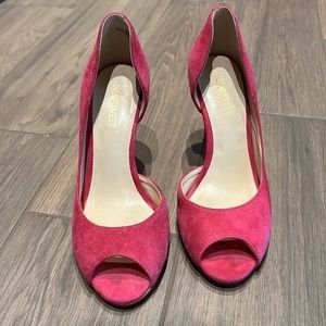 Peep toe pumps